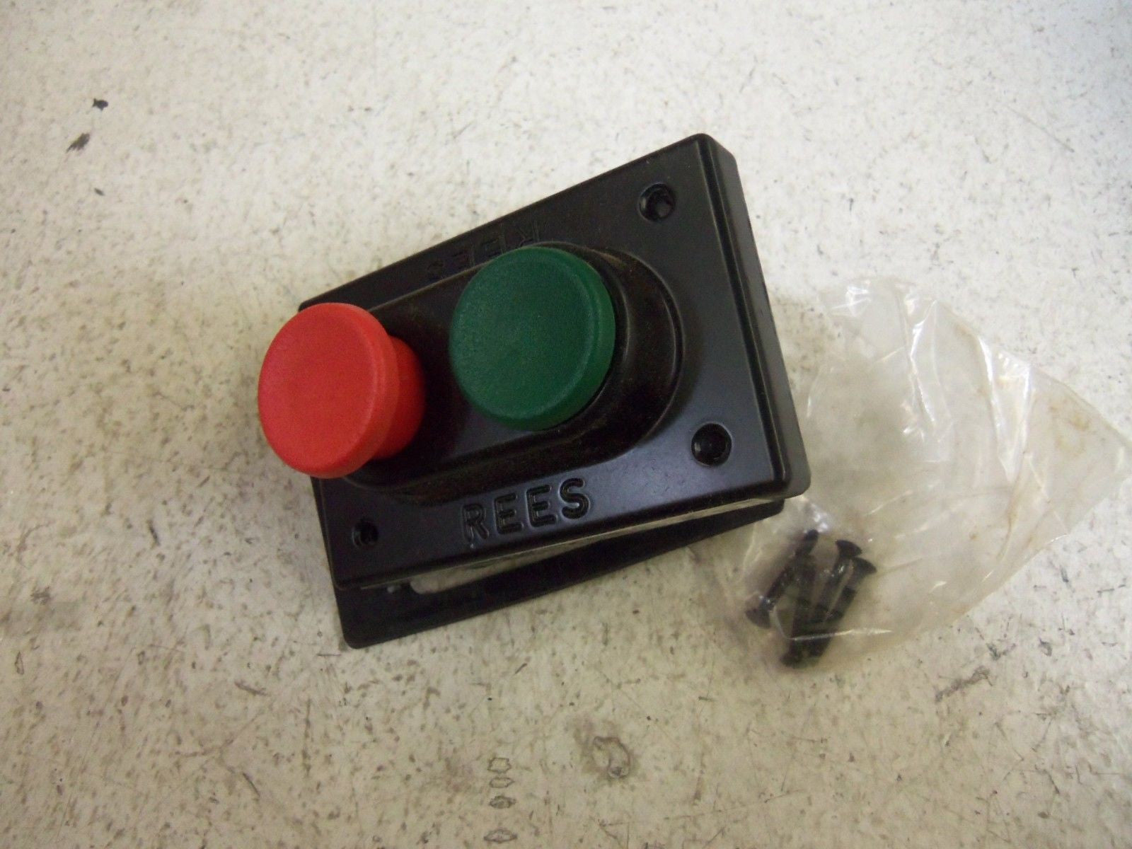 REES 02712-032 *NEW*