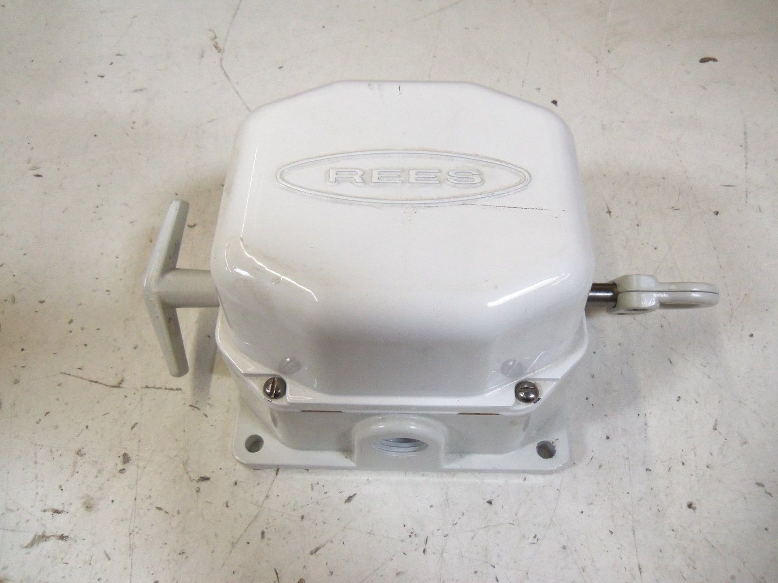 REES 04944-900 CABLE OPERATED SAFETY SWITCH *NEW NO BOX*