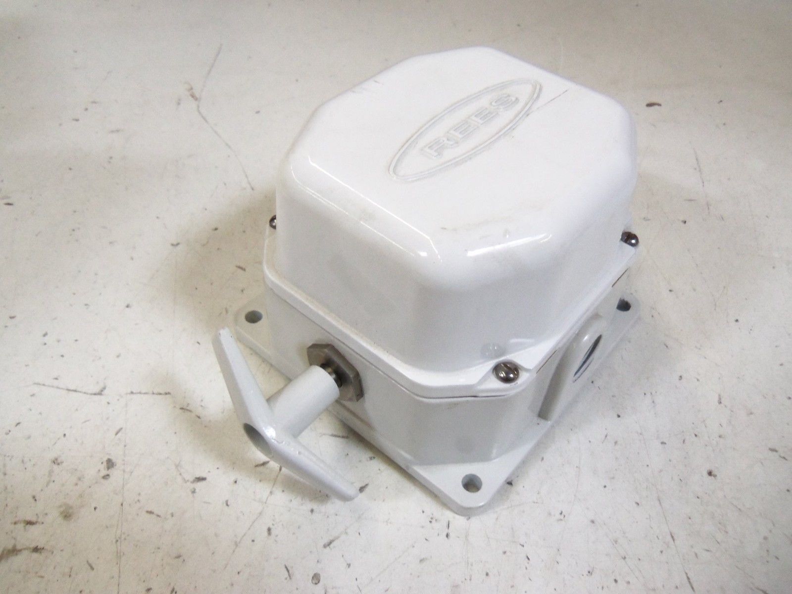 REES 04944-900 CABLE OPERATED SAFETY SWITCH *NEW NO BOX*