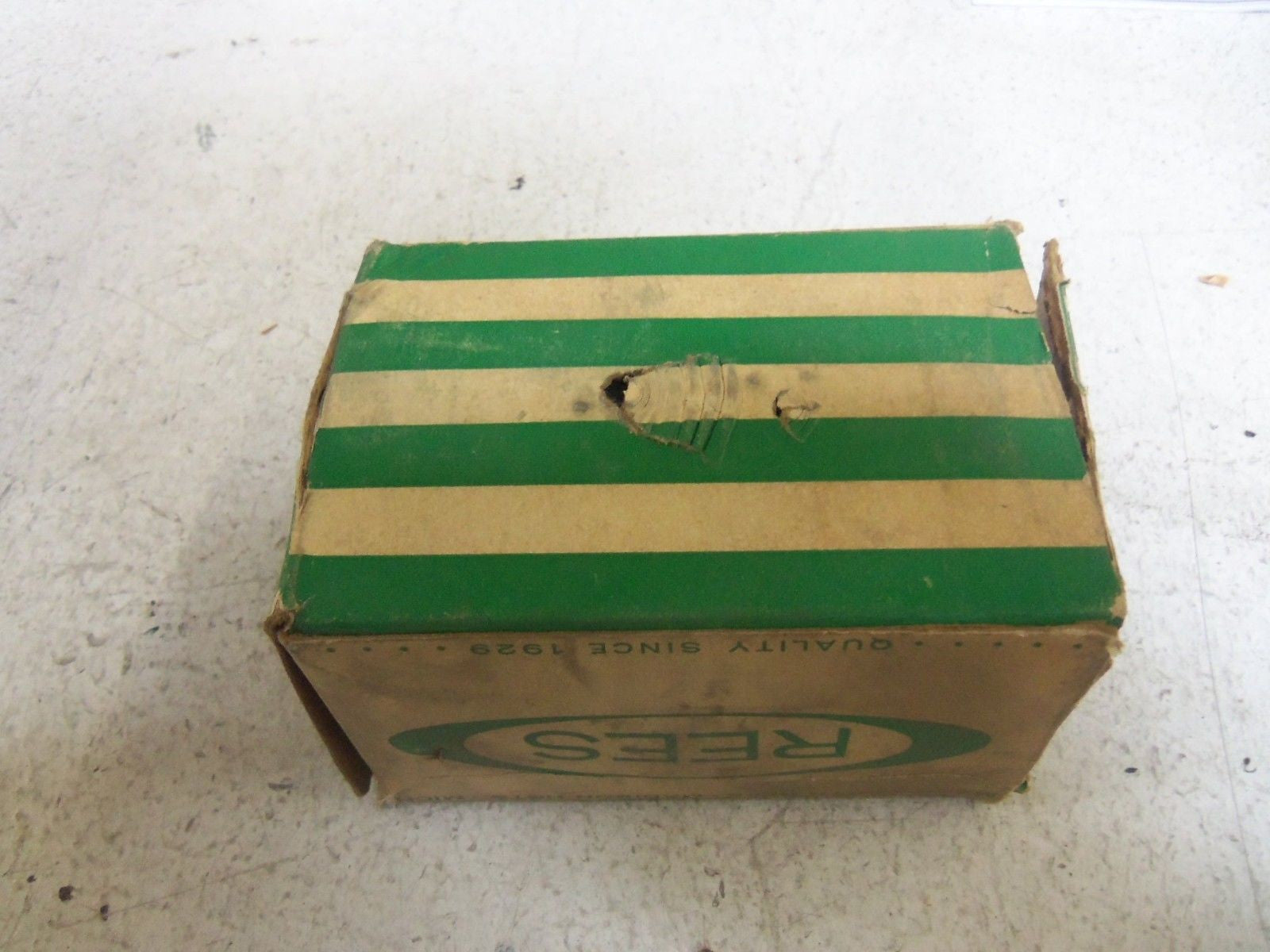 REES 1798B MUSHROOM PUSHBUTTON w/ KEY *NEW IN BOX*