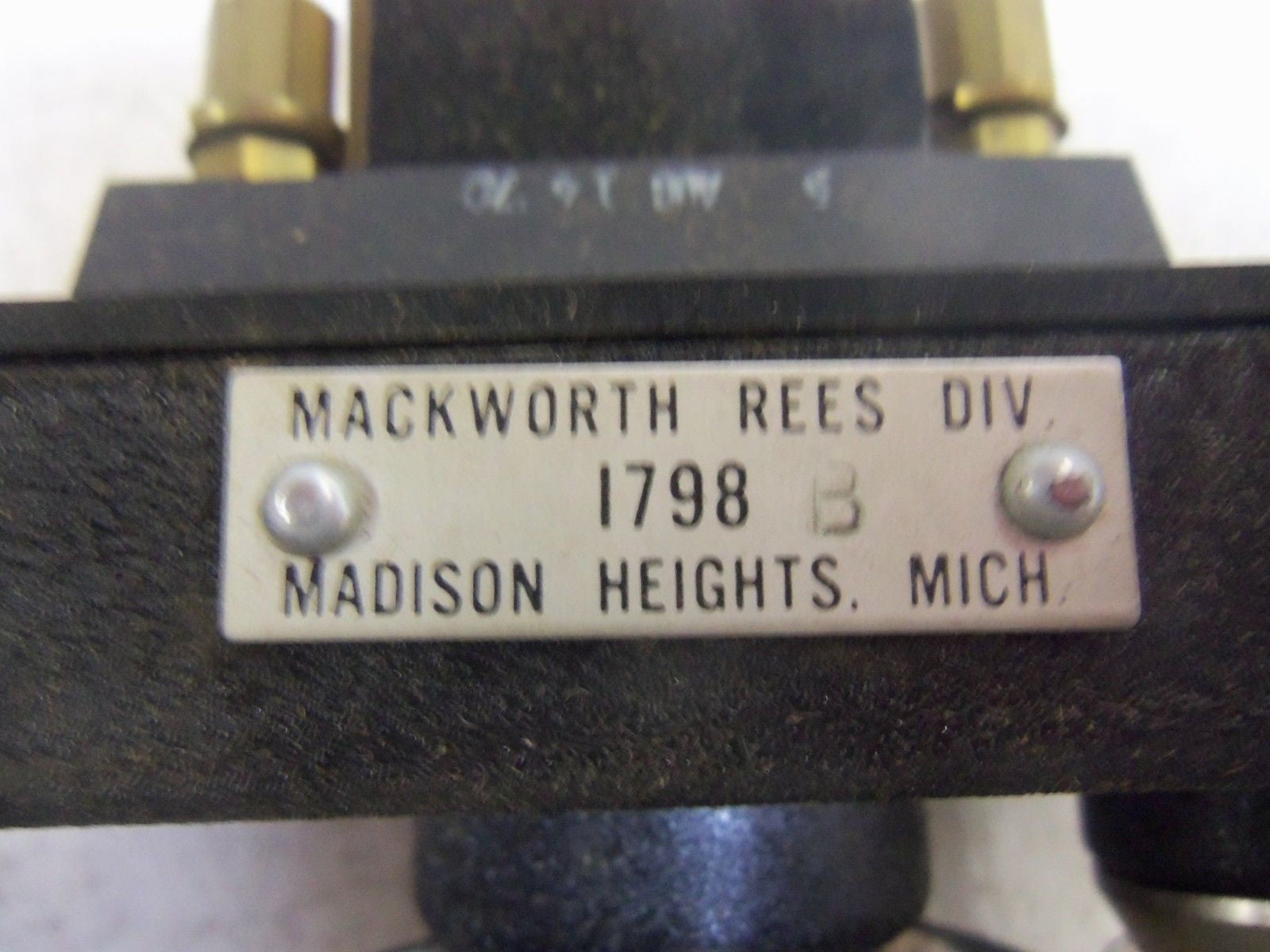 REES 1798B MUSHROOM PUSHBUTTON w/ KEY *NEW IN BOX*
