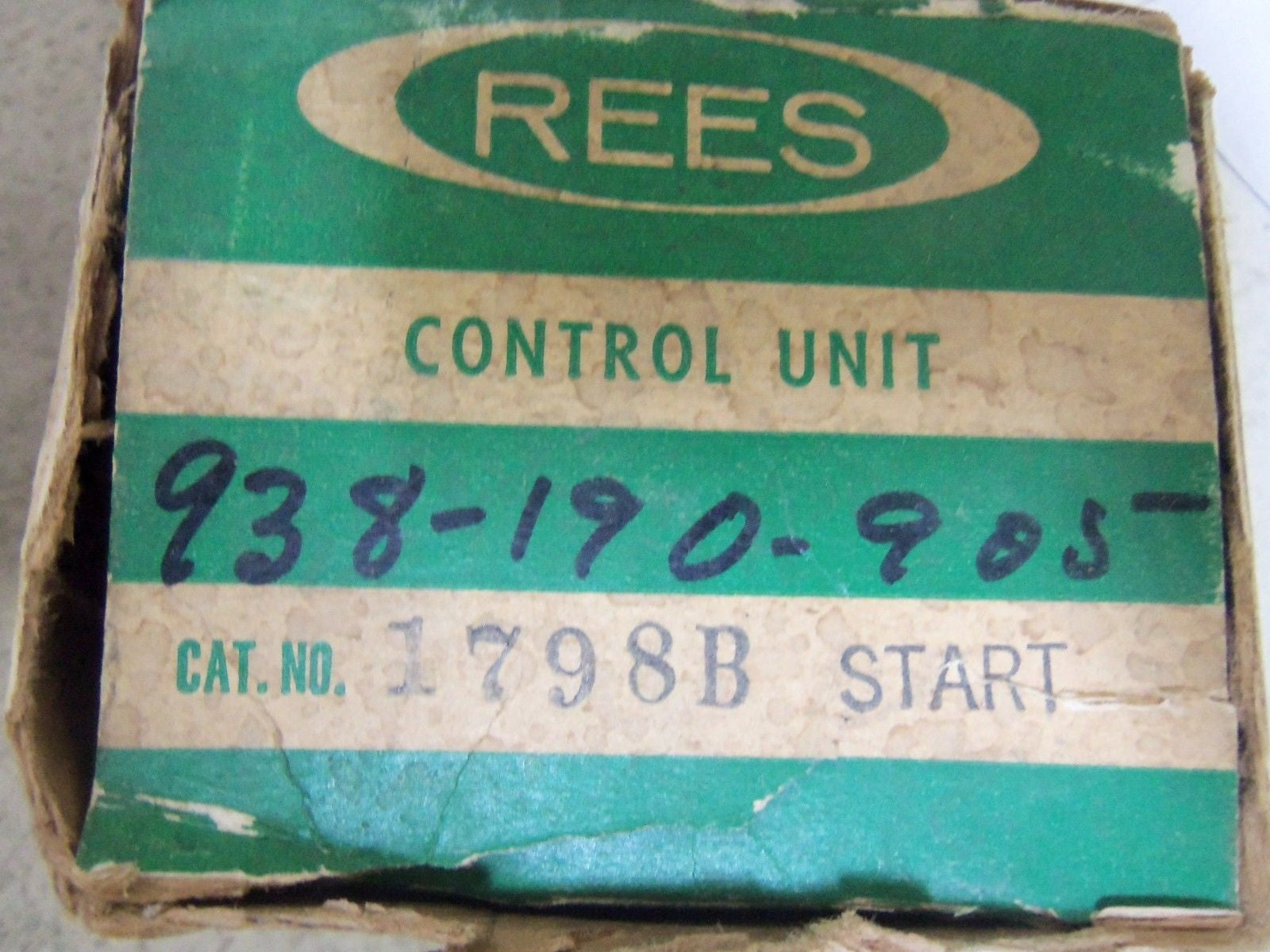 REES 1798B MUSHROOM PUSHBUTTON w/ KEY *NEW IN BOX*