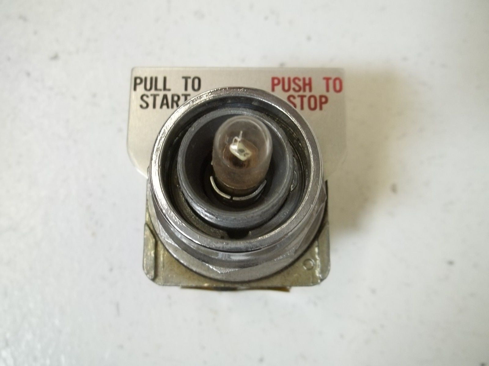 REES 41150-000 PUSH BUTTON OPERATOR *USED*
