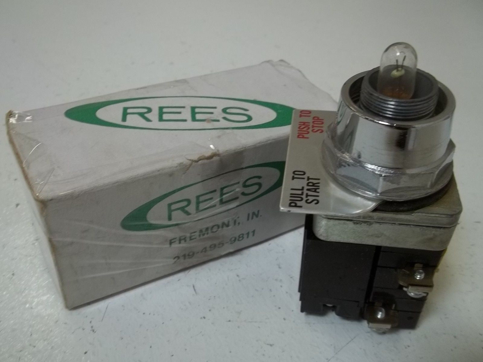 REES 41150-000 PUSH BUTTON OPERATOR *USED*