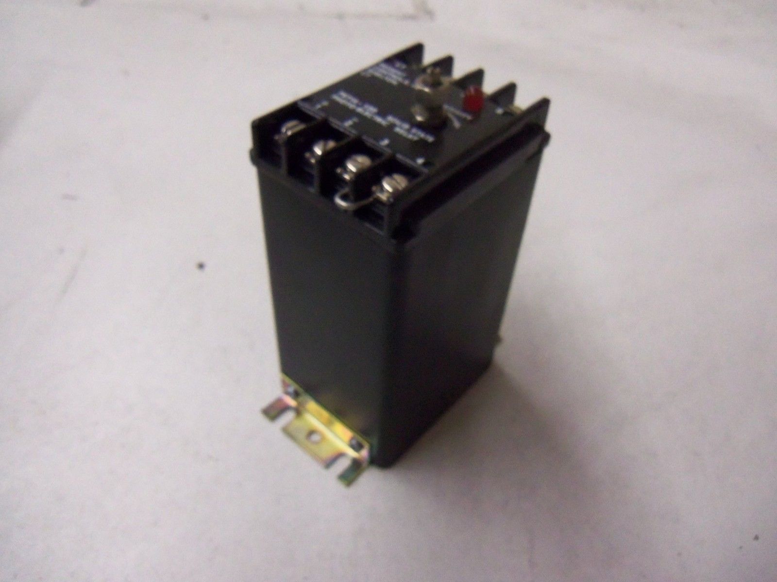 REGENT CONTROLS PE71A-120 SOLID-STATE PHOTO-ELECTRIC RELAY * USED*