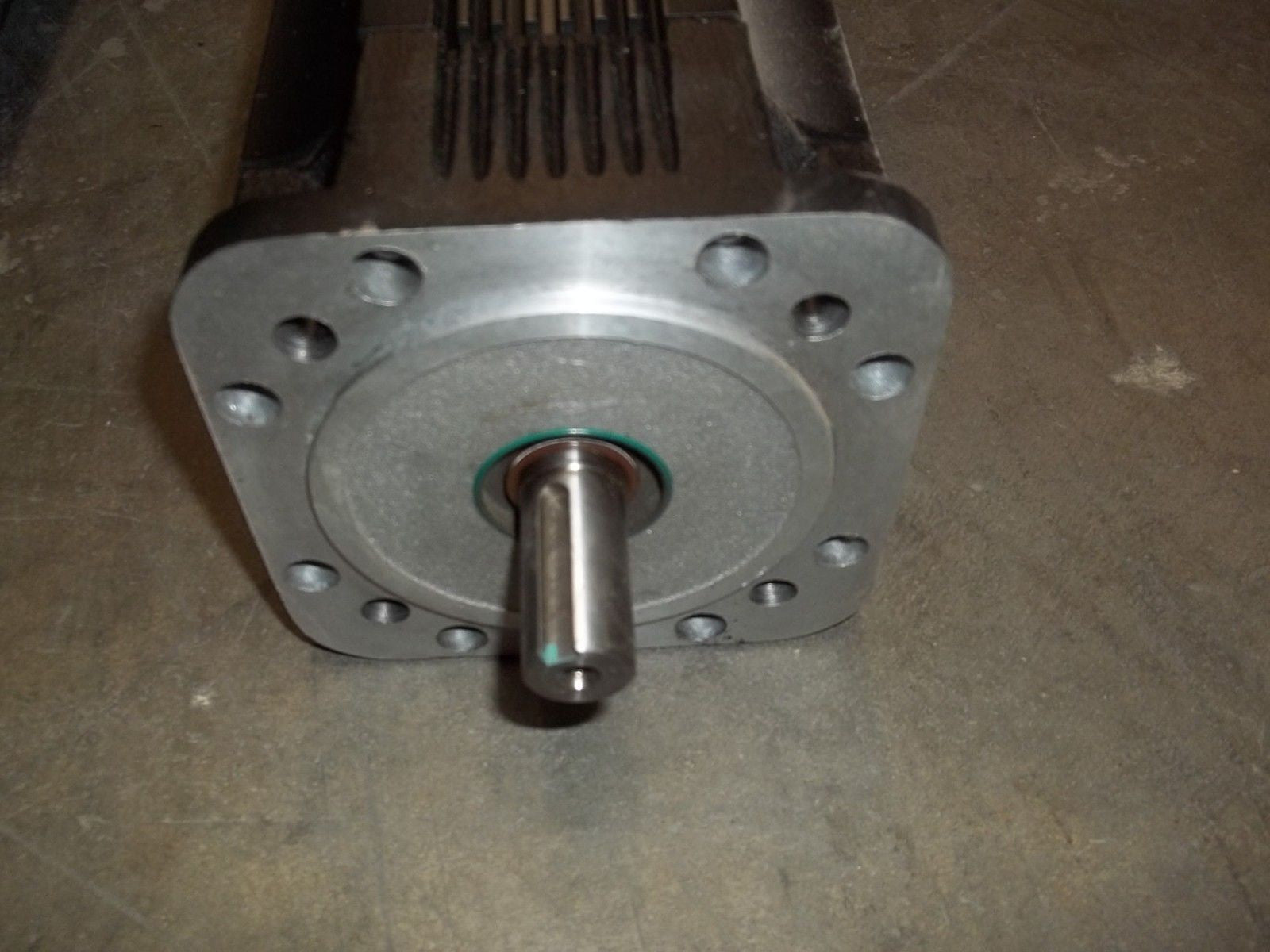 RELIANCE ELECTRIC 1326AB-B430E-21-L SERVO MOTOR 1.5 kW 3200 RPM *NEW NO BOX*