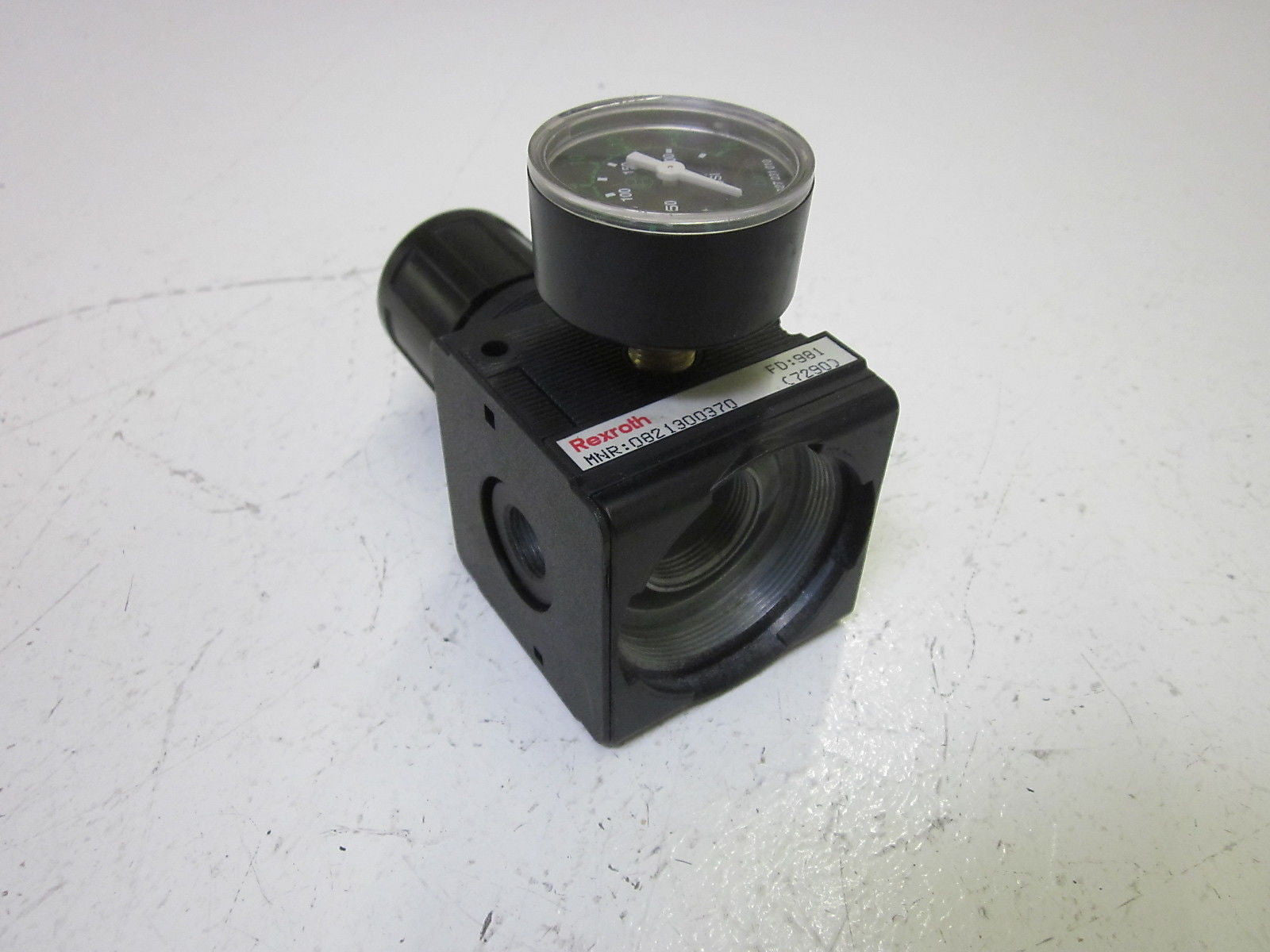 REXROTH 0821300370 W/ GAUGE *USED*