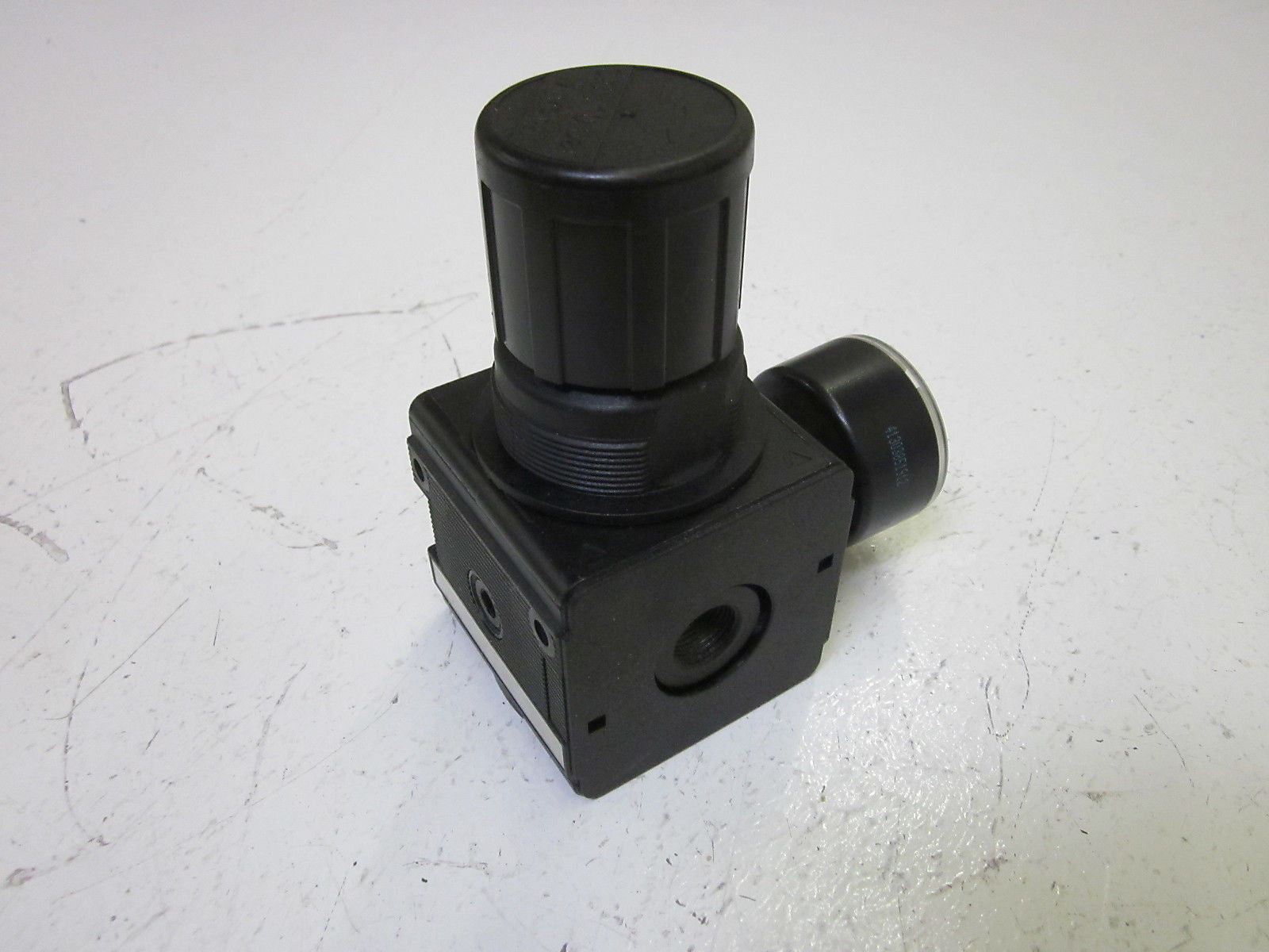 REXROTH 0821300370 W/ GAUGE *USED*