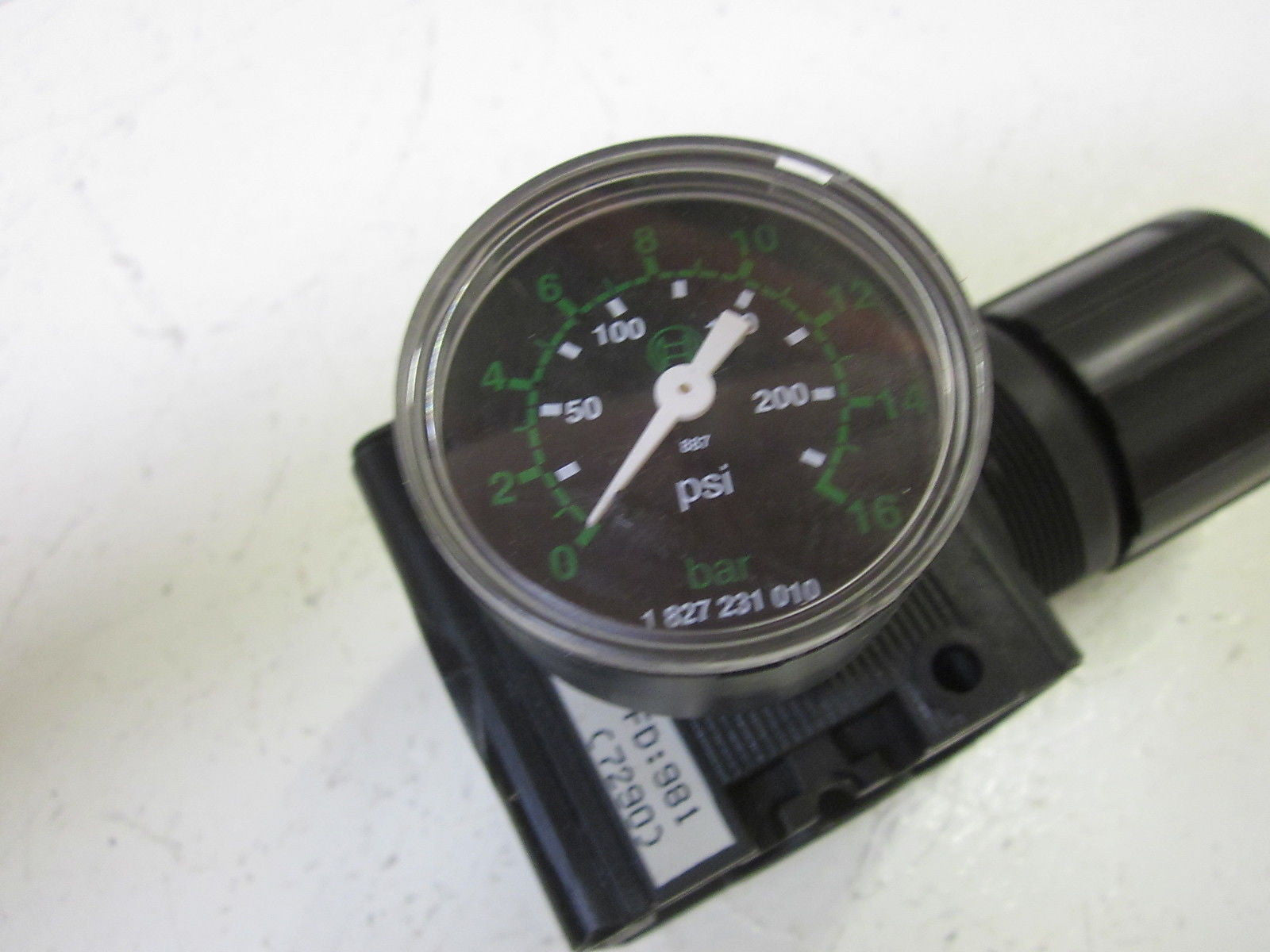 REXROTH 0821300370 W/ GAUGE *USED*