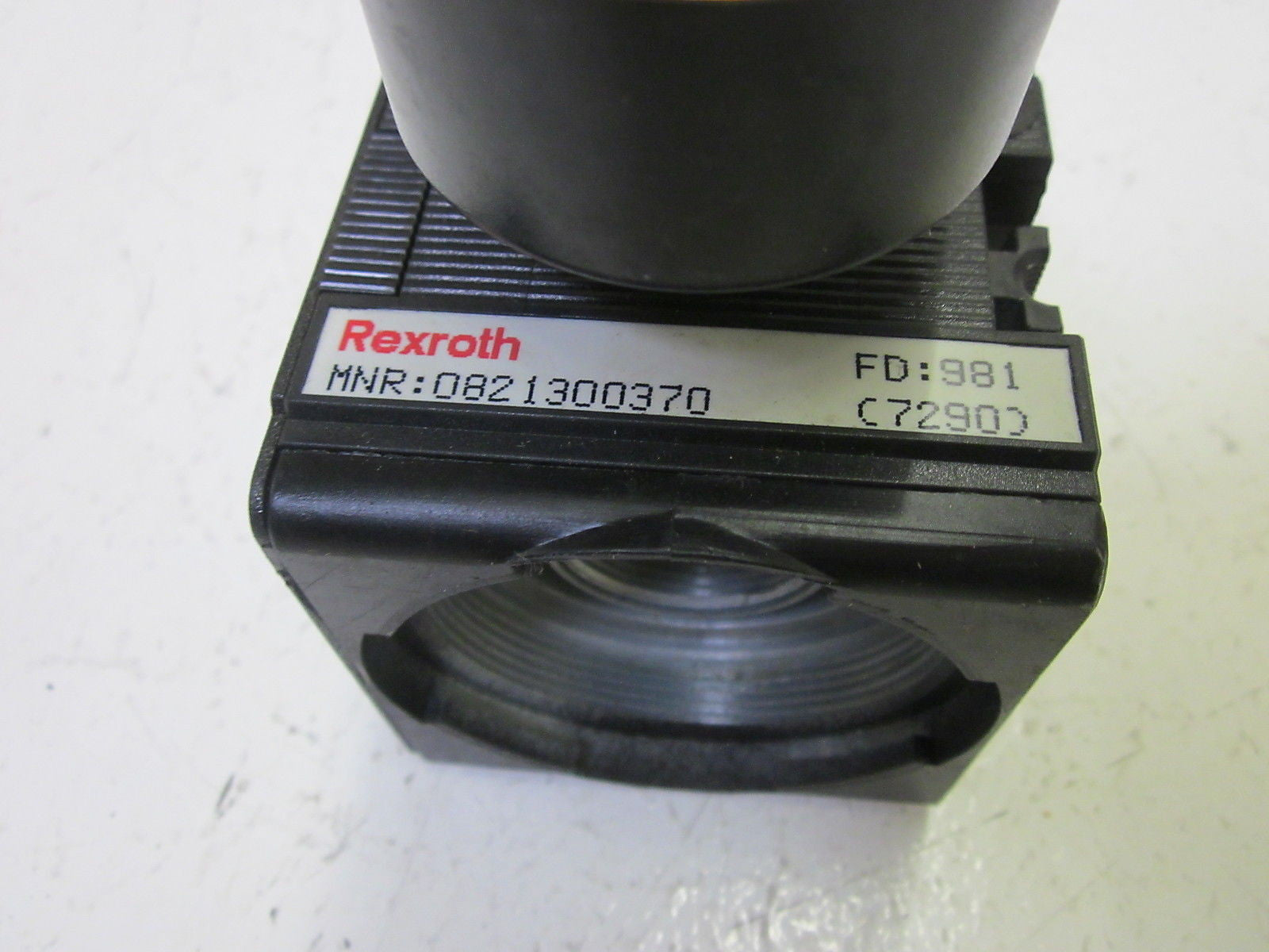 REXROTH 0821300370 W/ GAUGE *USED*