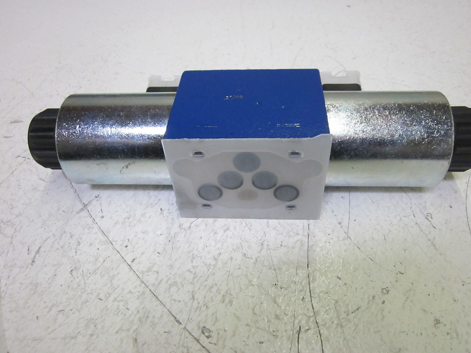 REXROTH 4WE10H73-33/CG12N9K4 HYDRAULIC VALVE  *NEW NO BOX*