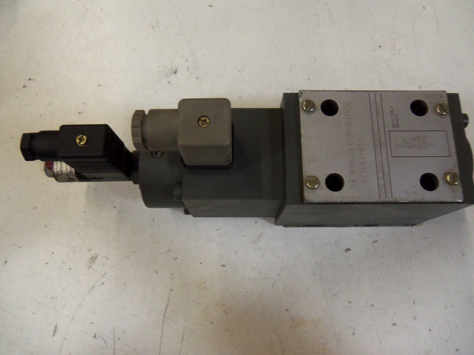 REXROTH 4WRE10WA64-12/24Z2/M PROPORTIONAL VALVE *NEW NO BOX*