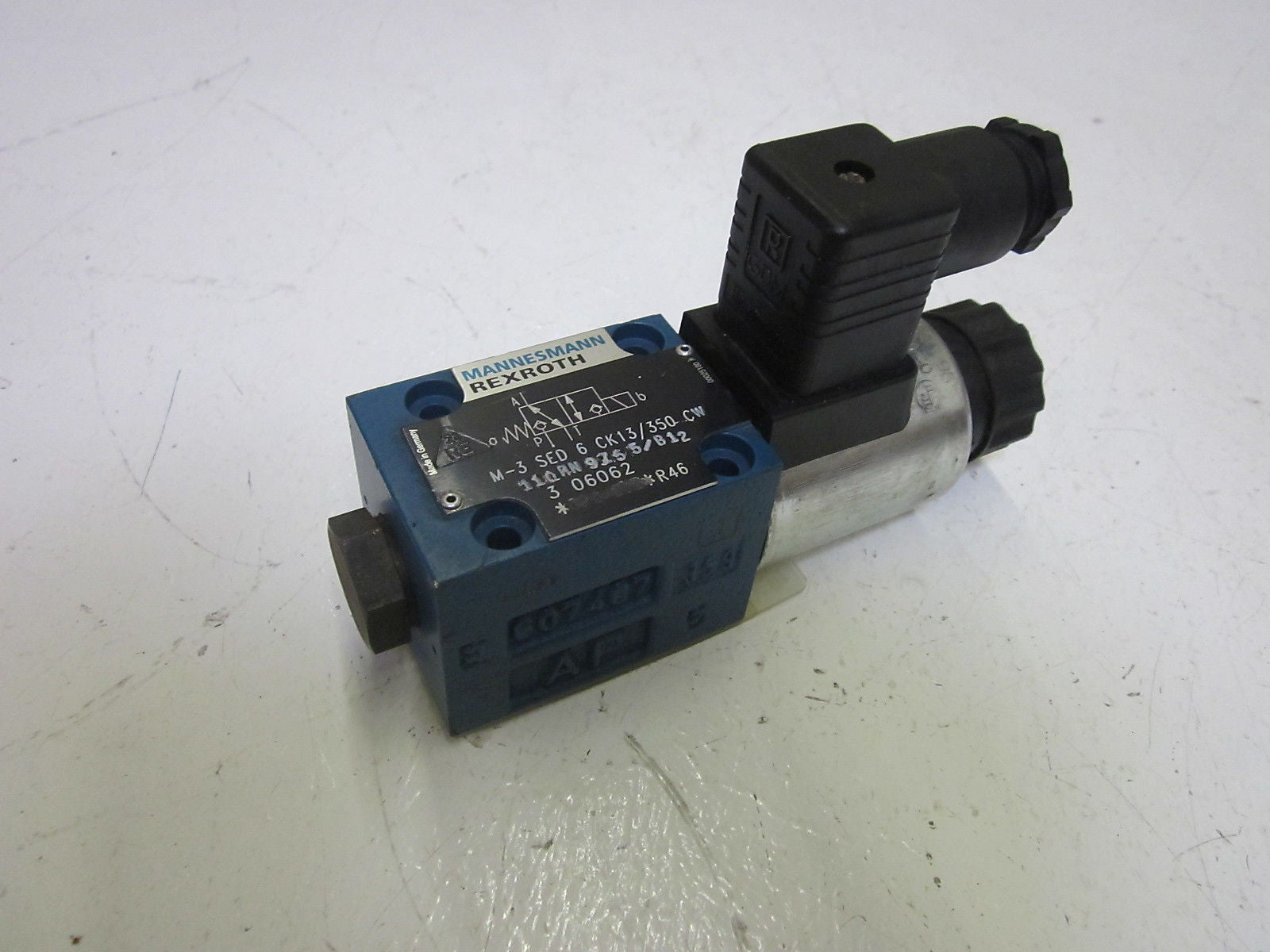 REXROTH  M-3 SED 6 CK13/350 CW HYDRAULIC DIRECTIONAL VALVE *USED*