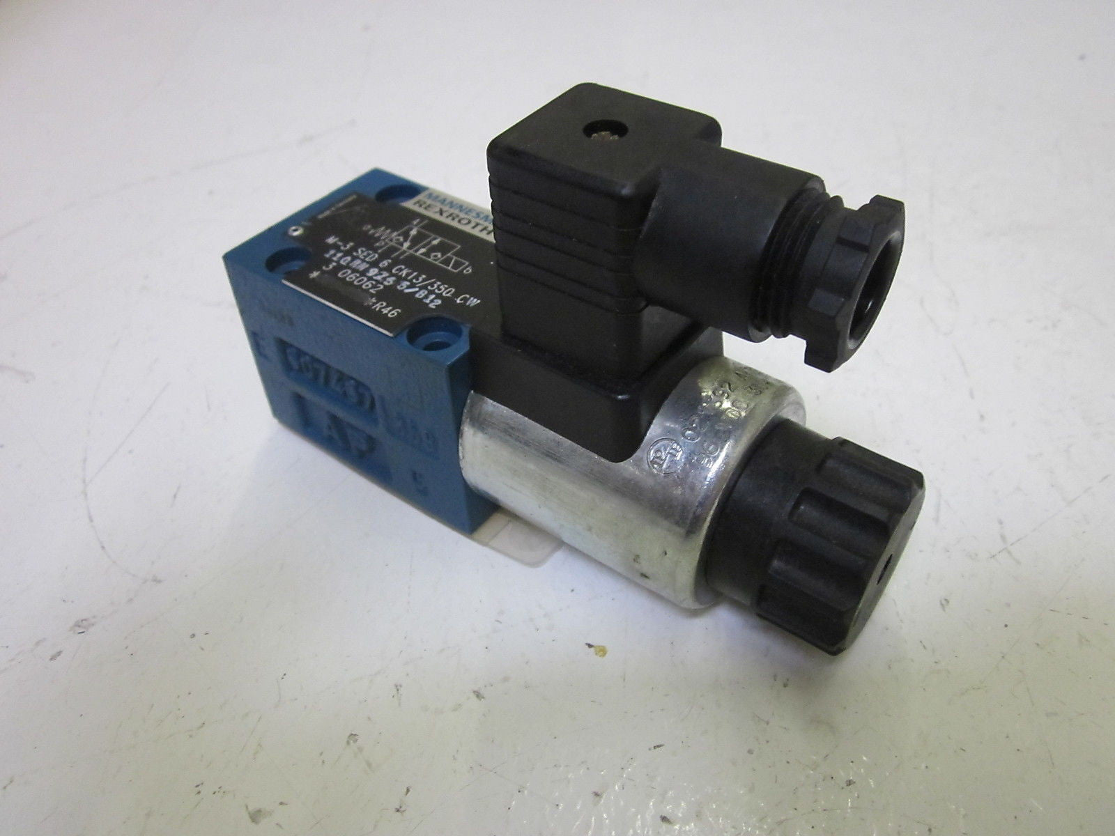 REXROTH  M-3 SED 6 CK13/350 CW HYDRAULIC DIRECTIONAL VALVE *USED*
