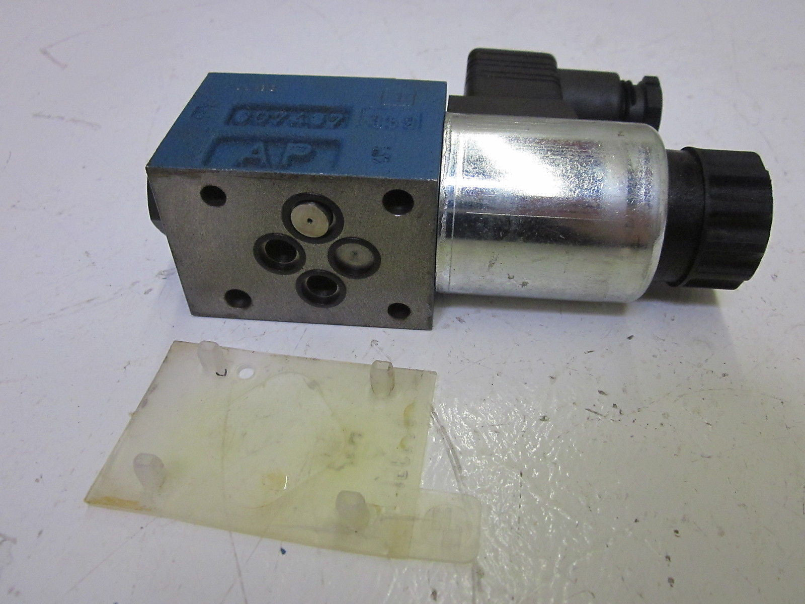 REXROTH  M-3 SED 6 CK13/350 CW HYDRAULIC DIRECTIONAL VALVE *USED*