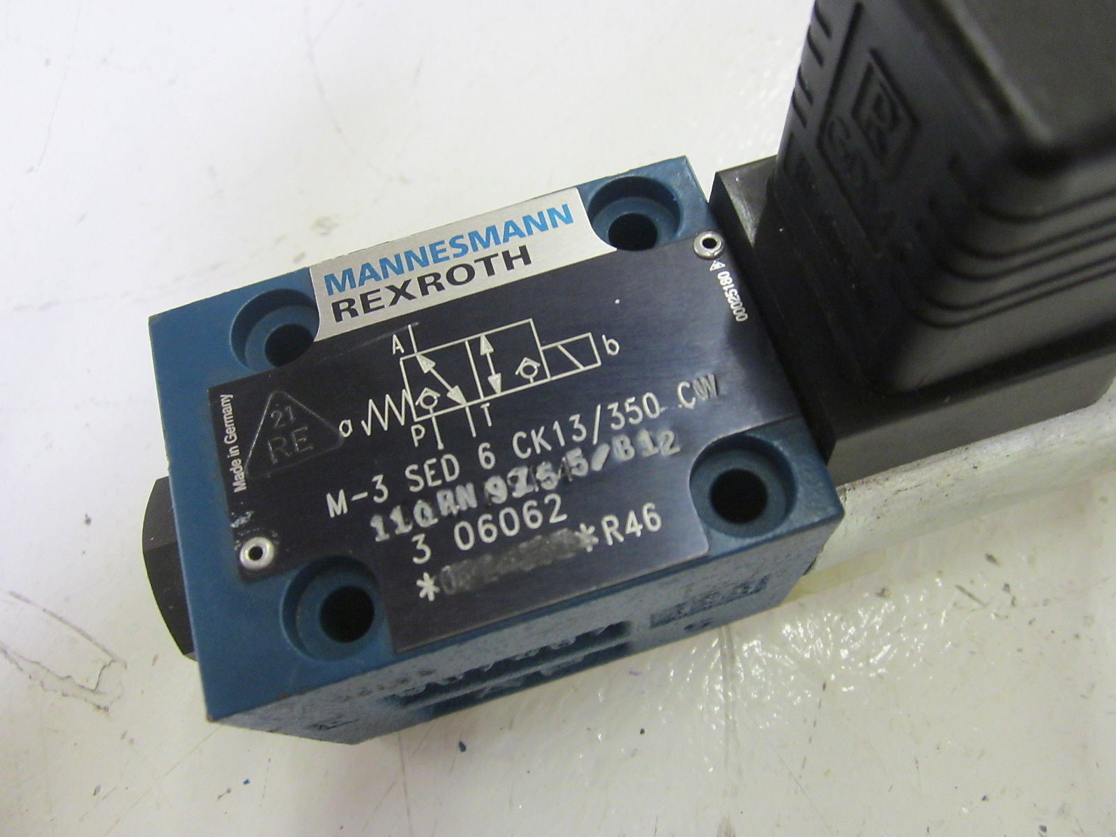 REXROTH  M-3 SED 6 CK13/350 CW HYDRAULIC DIRECTIONAL VALVE *USED*