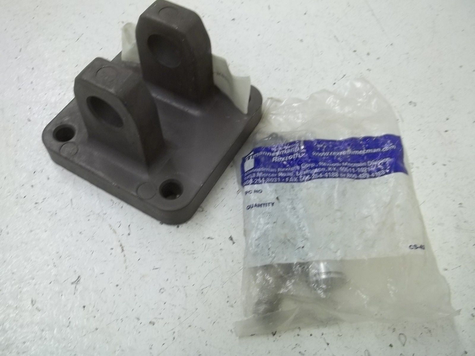 REXROTH P-057357-K0001 BRACKET CYLINDER *NEW NO BOX*