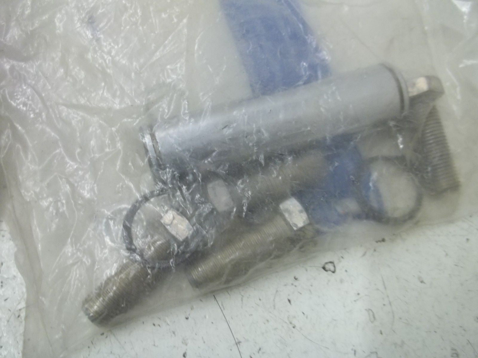 REXROTH P-057357-K0001 BRACKET CYLINDER *NEW NO BOX*
