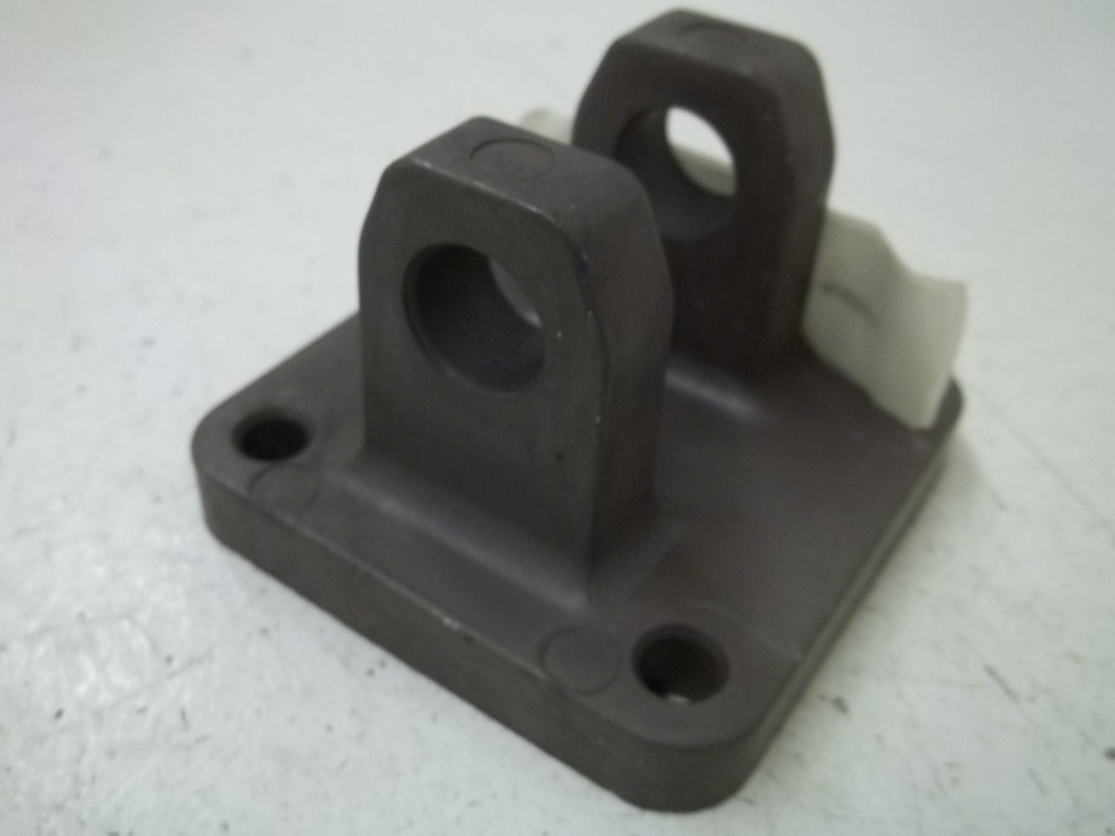 REXROTH P-057357-K0001 BRACKET CYLINDER *NEW NO BOX*