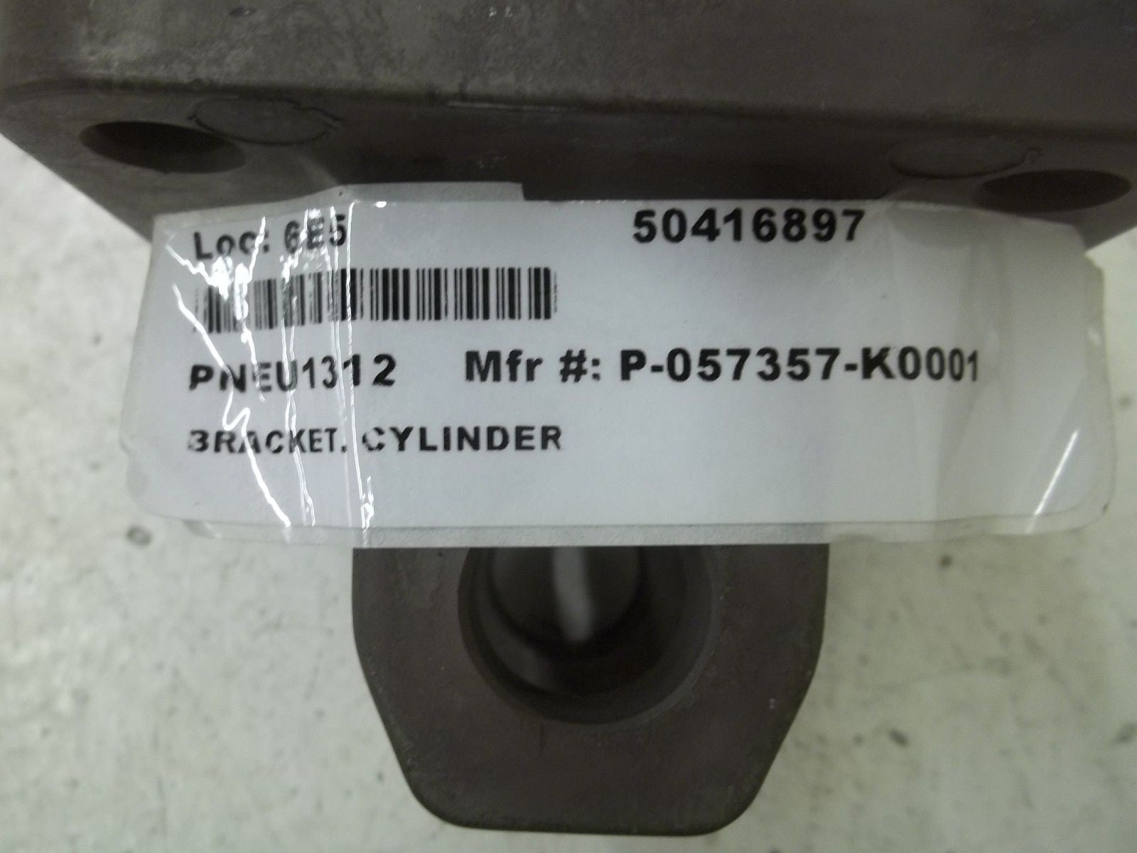 REXROTH P-057357-K0001 BRACKET CYLINDER *NEW NO BOX*