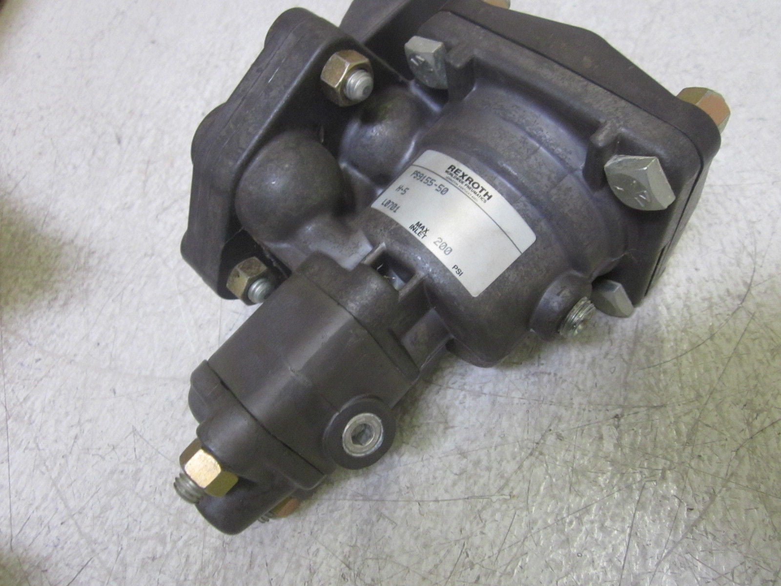 REXROTH P5915550 200PSI PNEUMATIC CYLINDER *NEW IN BOX*