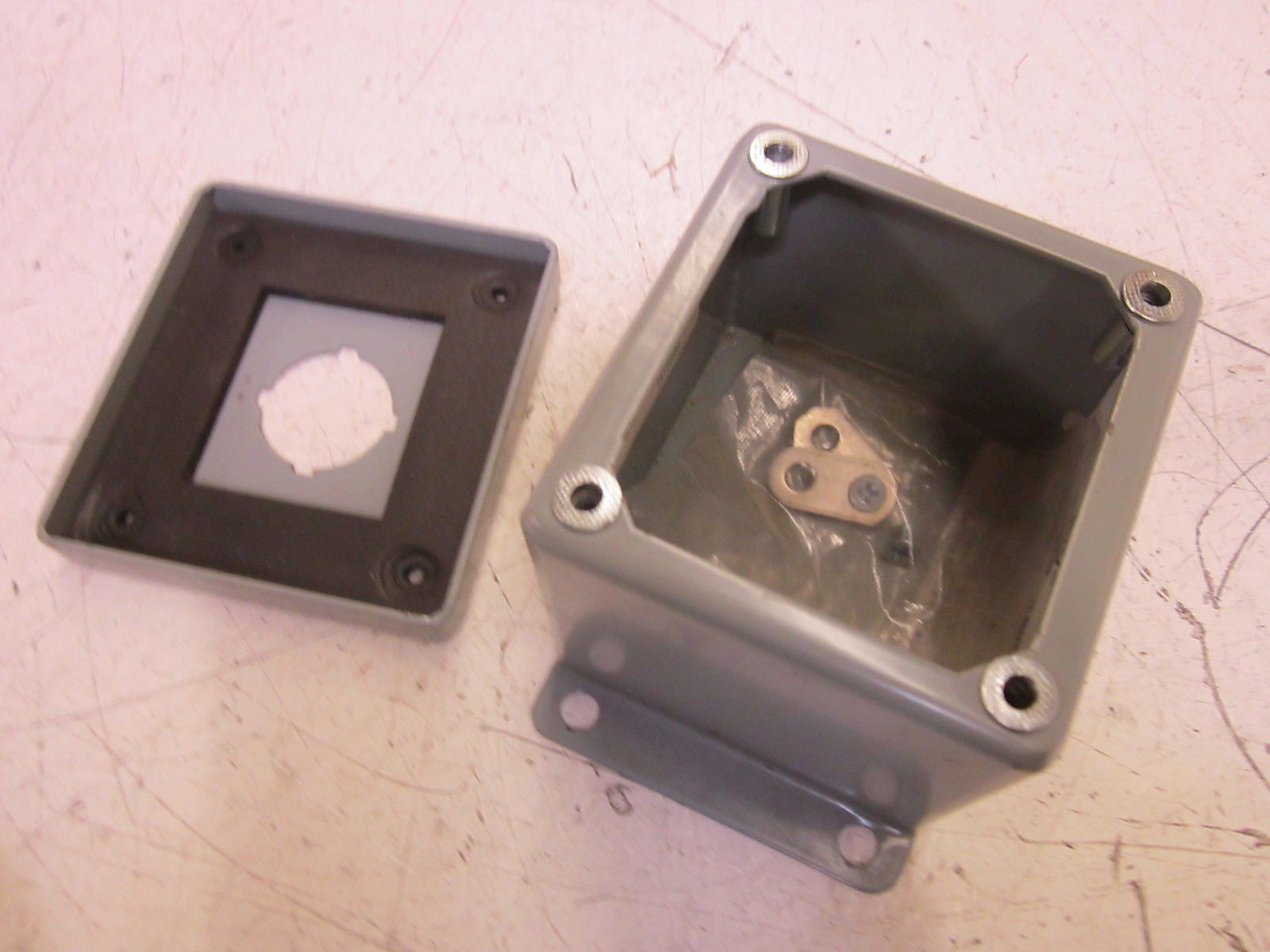 RITTAL E1PB PUSHBUTTON ENCLOSURE *USED*