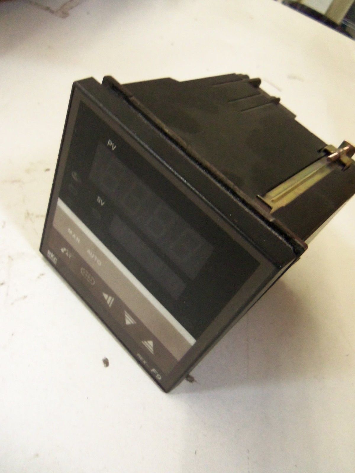 RKC REX-F9 TEMPERATURE CONTROLLER WNC-MM*NN-NN-N2W-NNN-NNN-NNN-NNNN *USED*