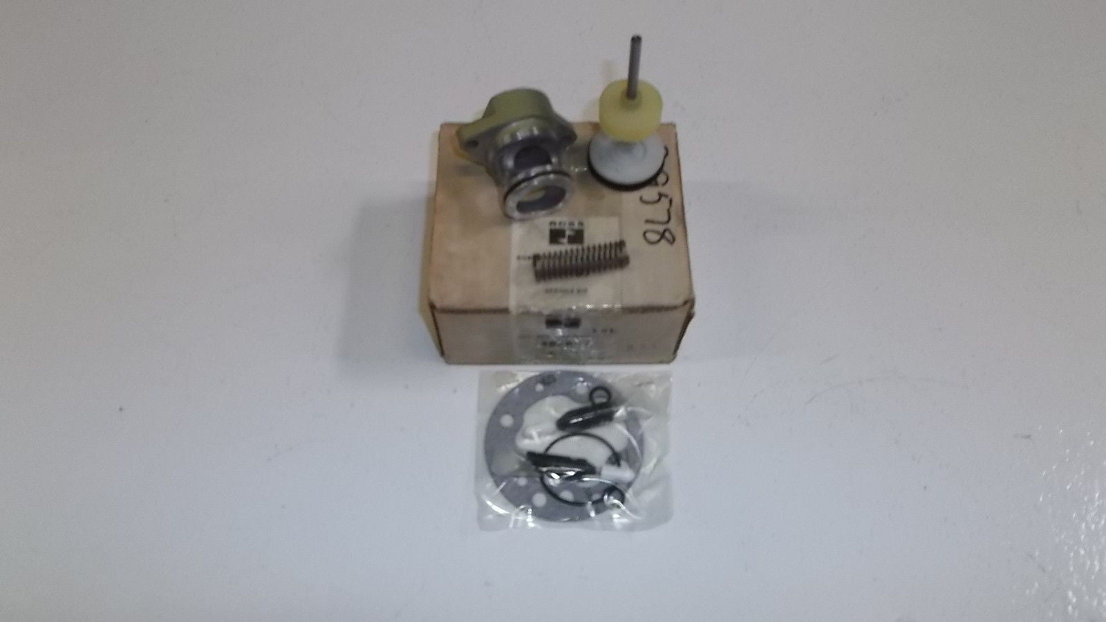 ROSS VALVE BODY KIT 499K87 *NEW IN BOX*