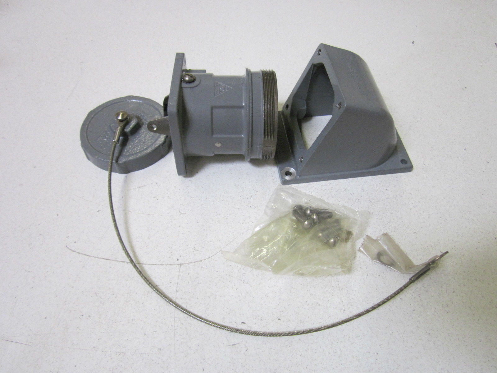RUSSELLSTOLL 3314 RECEPTABLE *NEW IN BOX*