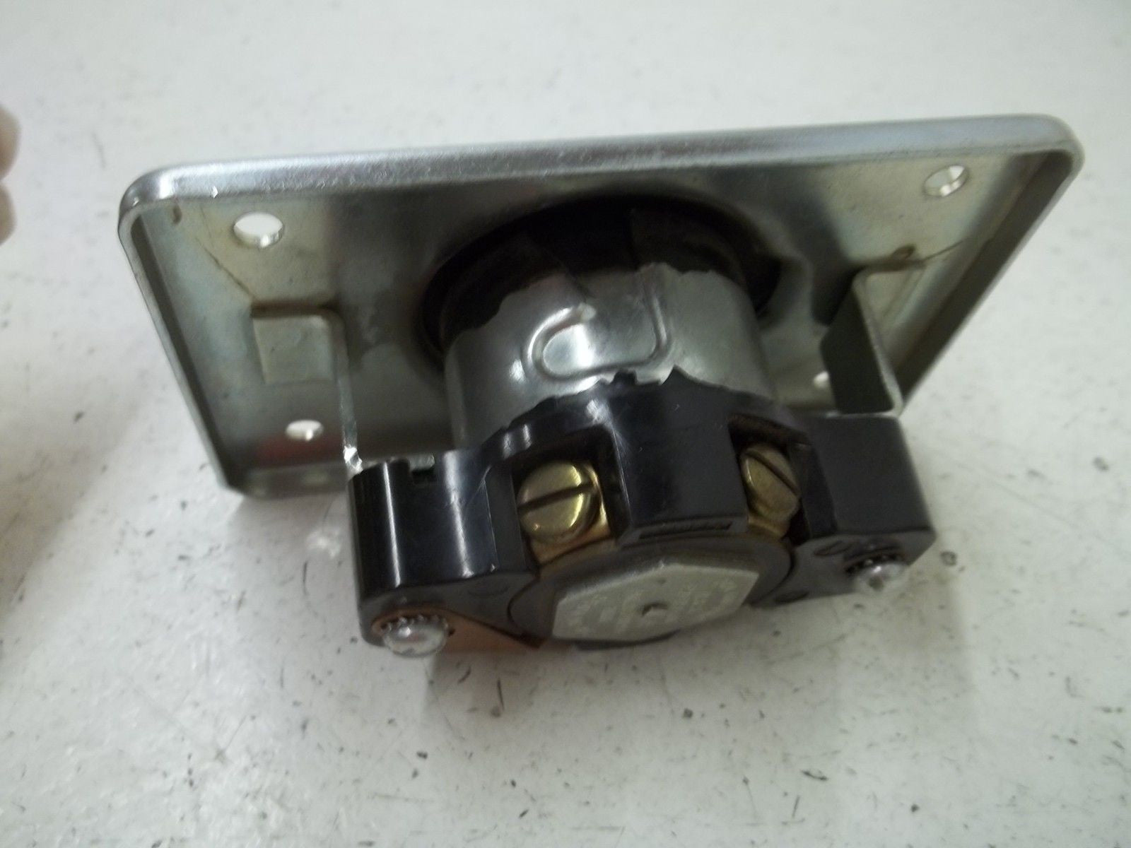 RUSSELLSTOLL 8004 RECEPTACLE *USED*