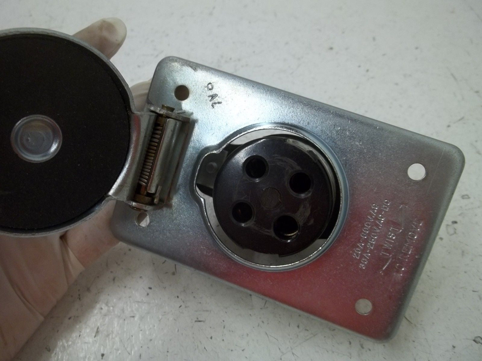 RUSSELLSTOLL 8004 RECEPTACLE *USED*