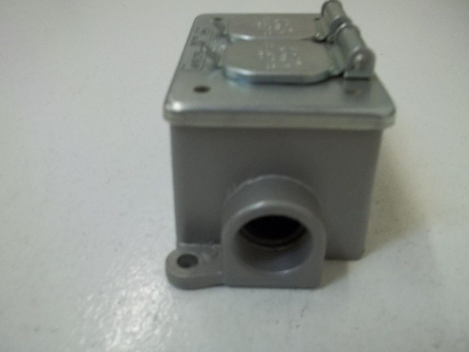 RUSSELLSTOLL 8773 ENCLOSURE RECEPTACLE *NEW IN BOX*