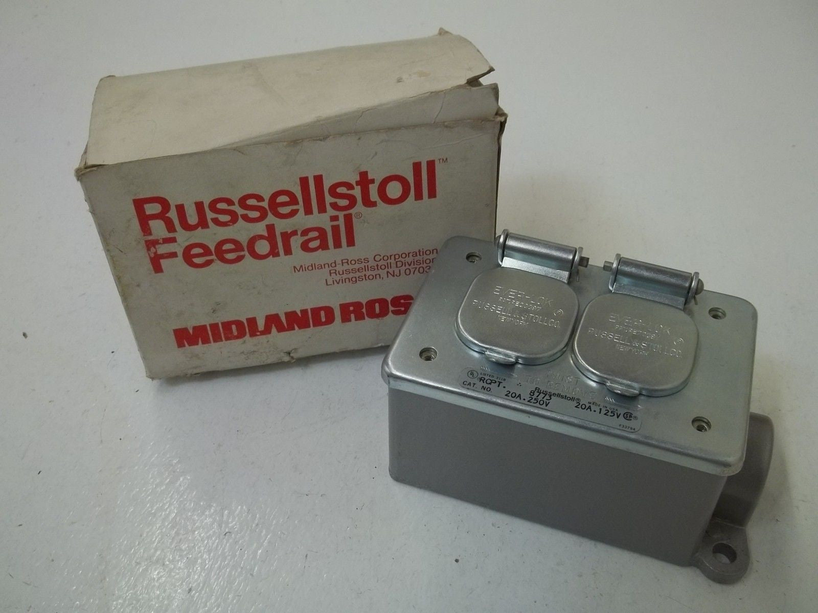 RUSSELLSTOLL 8773 ENCLOSURE RECEPTACLE *NEW IN BOX*