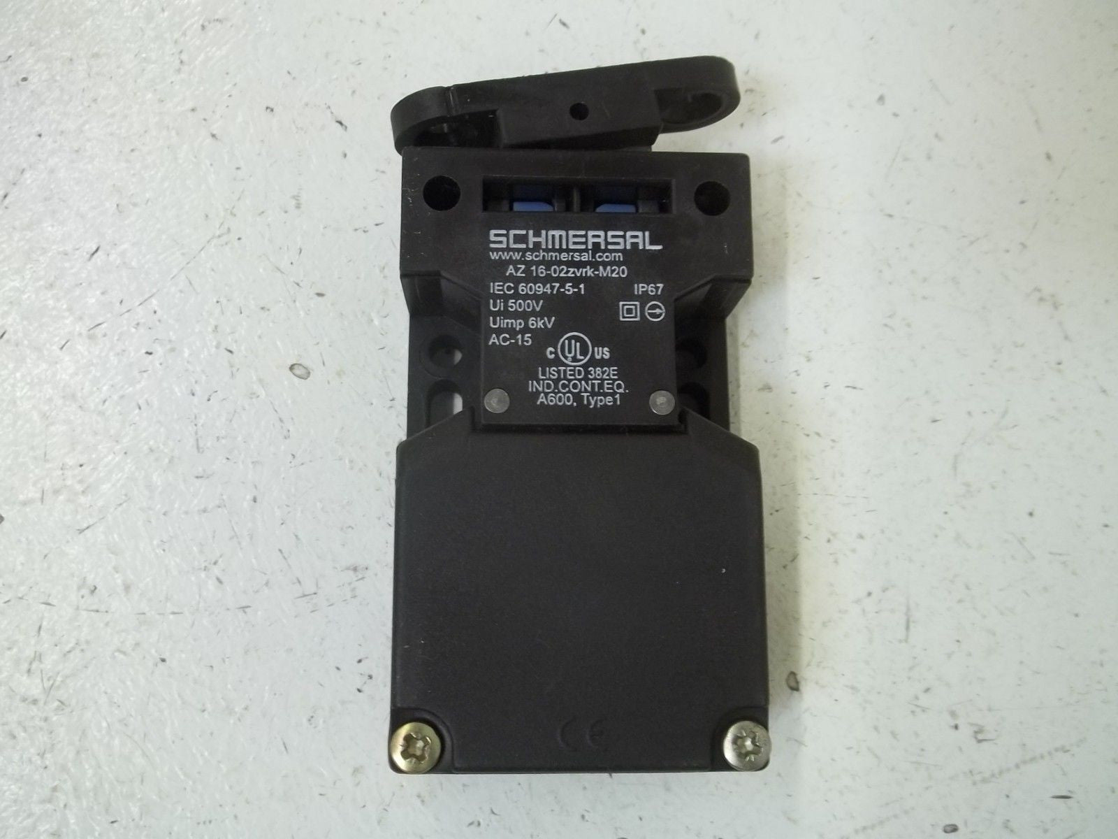 SCHMERSAL AZ16-02zvrk-M20 SAFETY INTERLOCK SWITCH *USED*