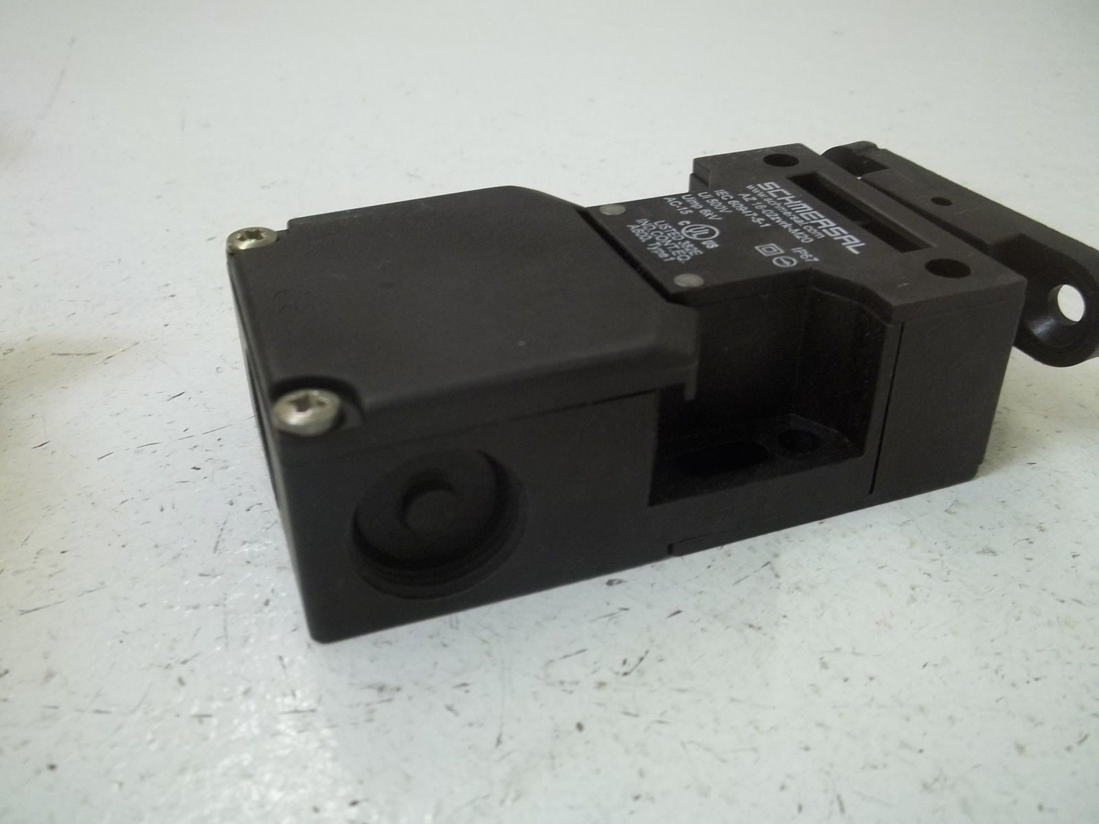 SCHMERSAL AZ16-02zvrk-M20 SAFETY INTERLOCK SWITCH *USED*