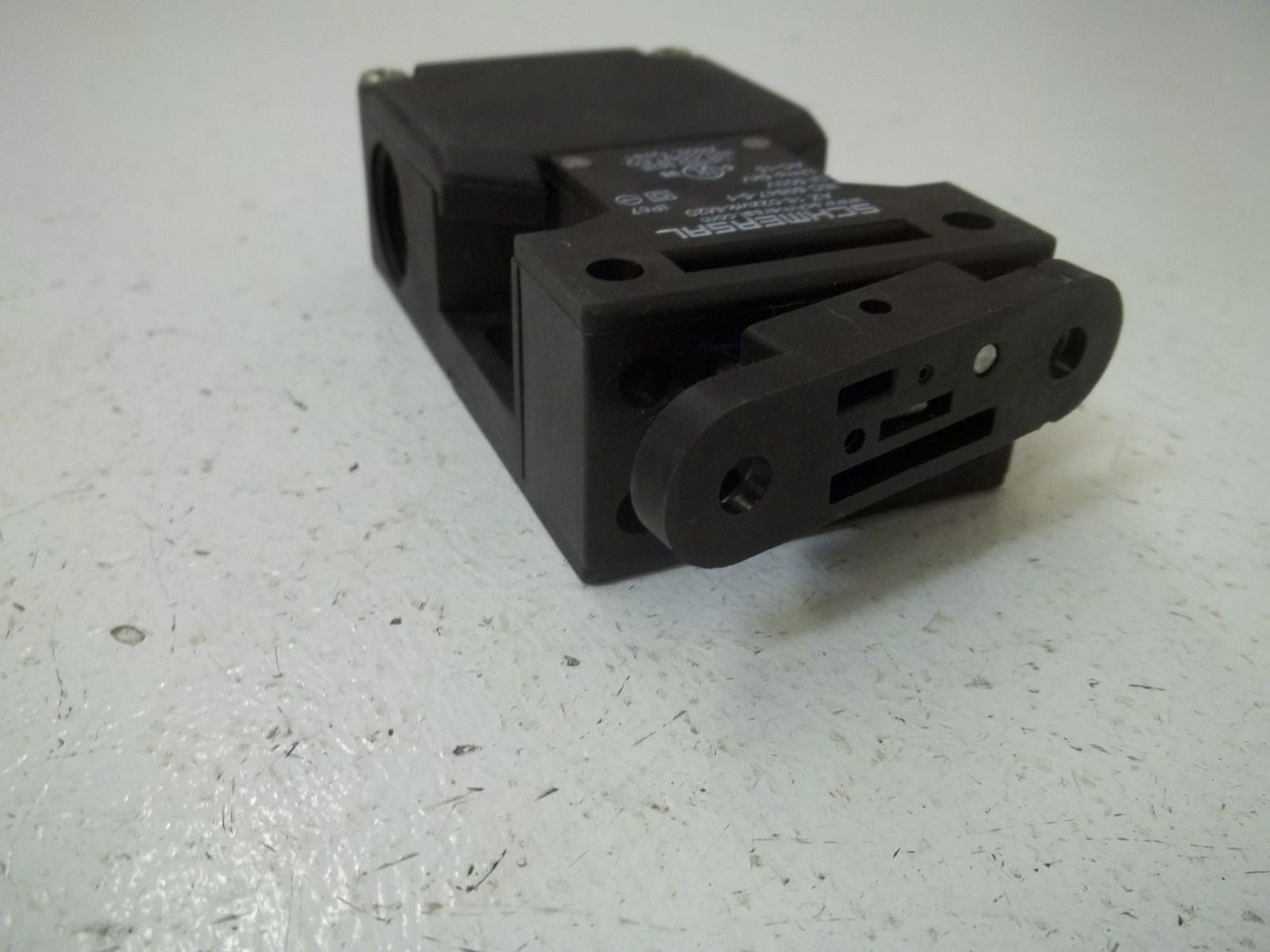 SCHMERSAL AZ16-02zvrk-M20 SAFETY INTERLOCK SWITCH *USED*