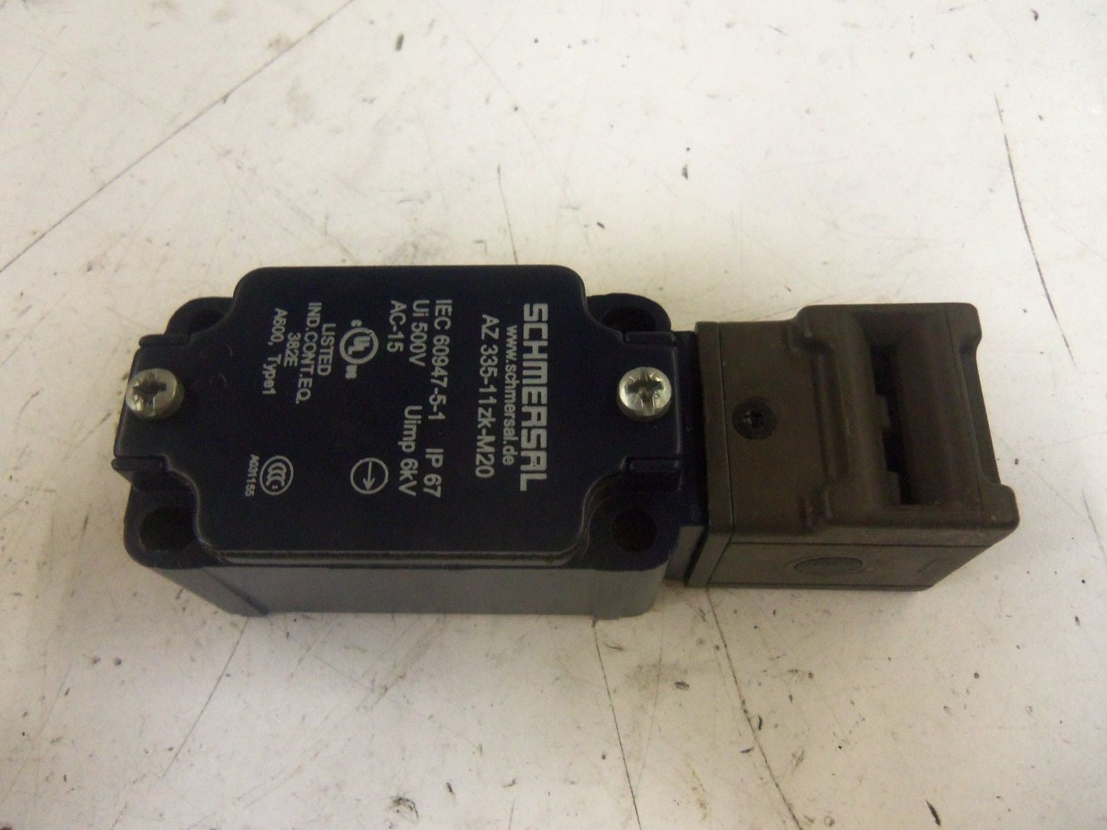 SCHMERSAL AZ335-11zk-M20 *USED*