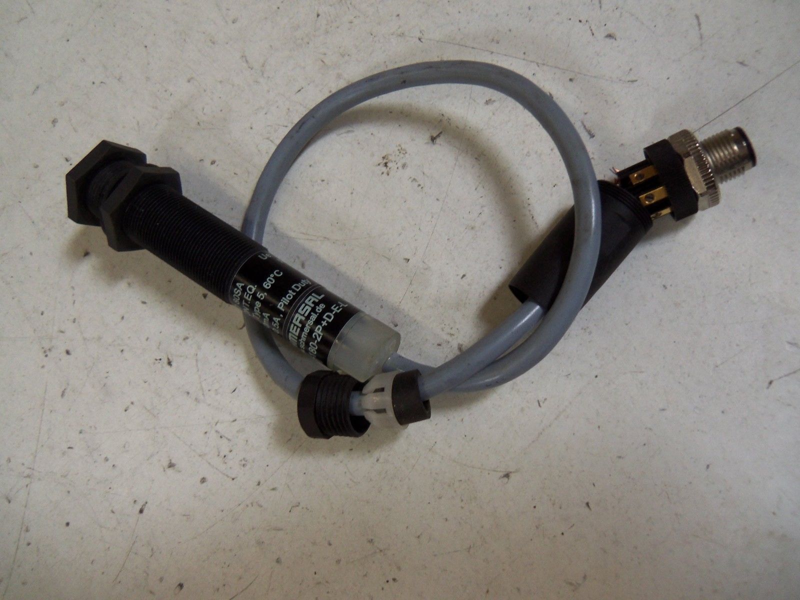 SCHMERSAL CSS8-180-2P+D-E-L PROXIMITY SWITCH *USED*