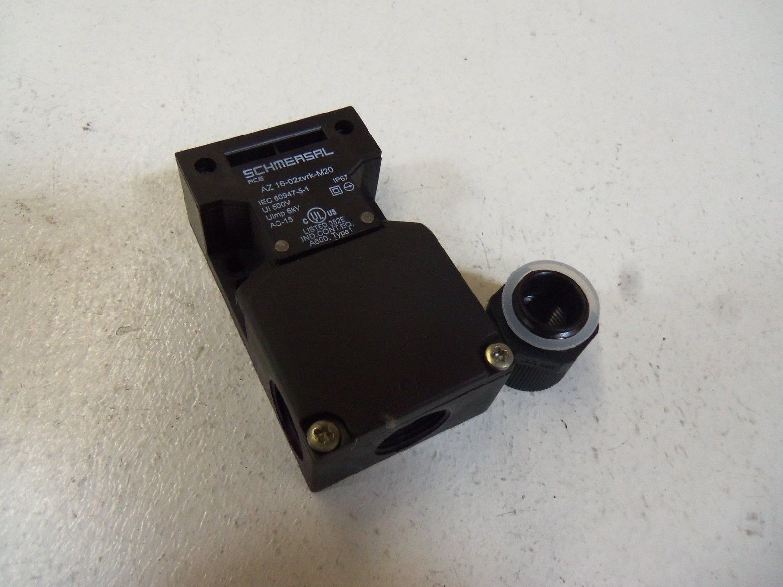 SCHMERSAL AZ16-02zvrk-M20 SAFETY INTERLOCK SWITCH *NEW NO BOX*