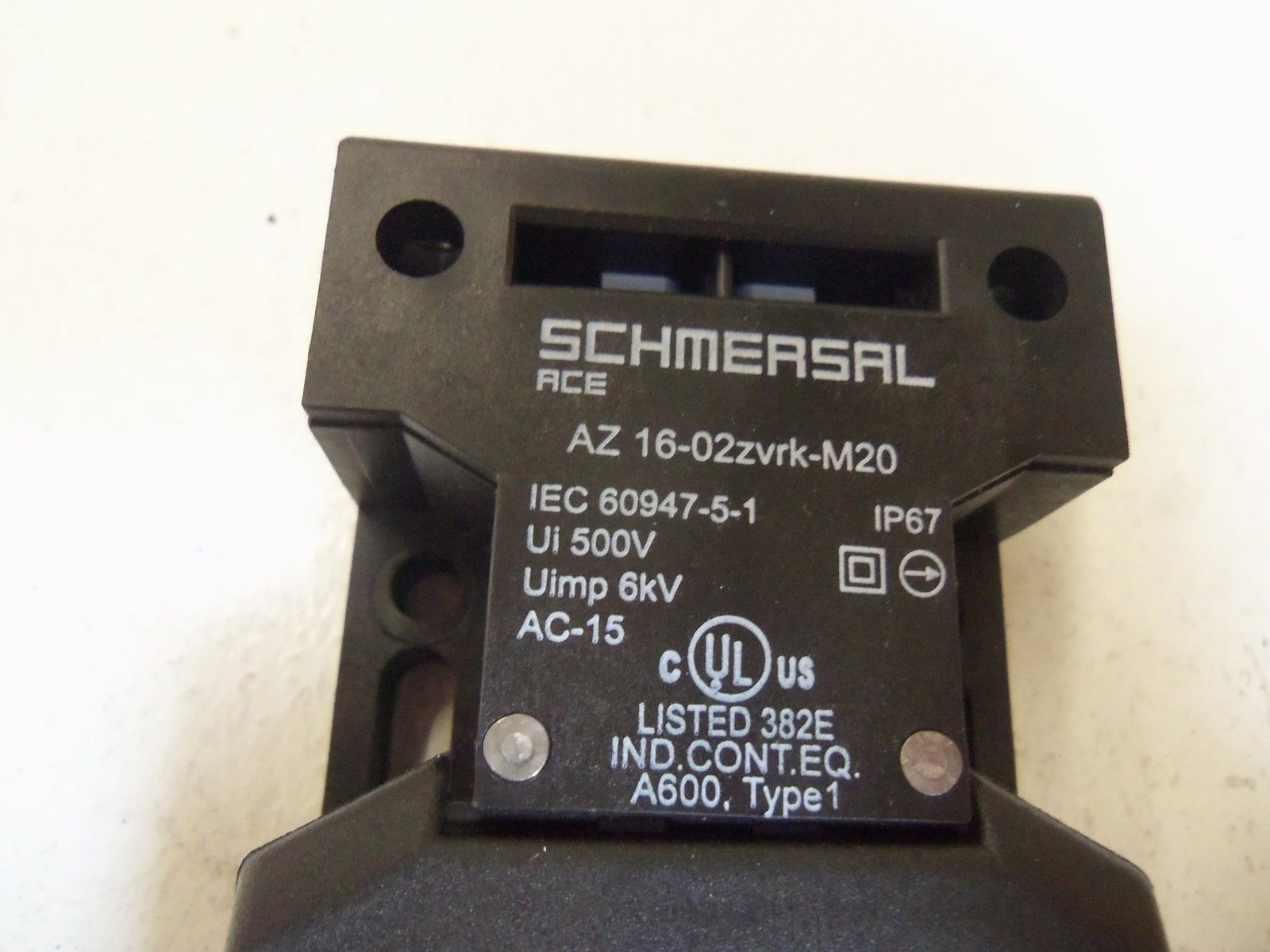 SCHMERSAL AZ16-02zvrk-M20 SAFETY INTERLOCK SWITCH *NEW NO BOX*