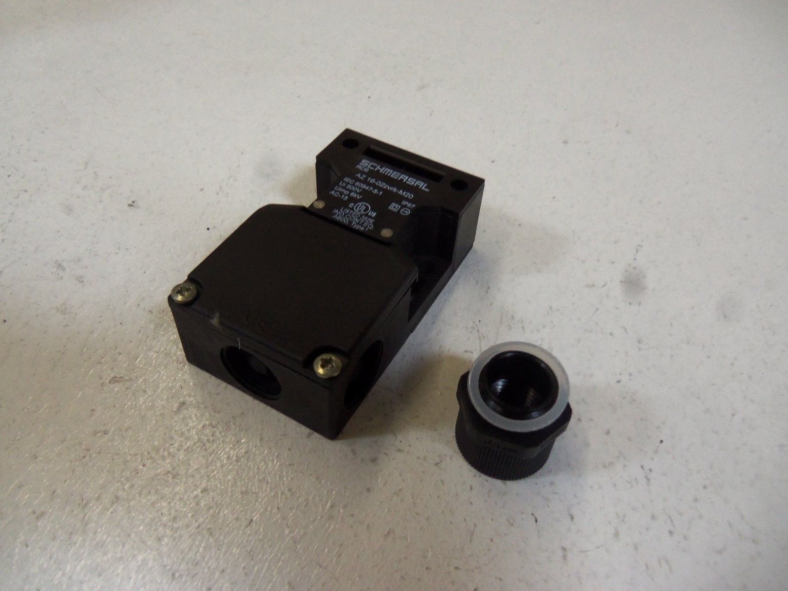SCHMERSAL AZ16-02zvrk-M20 SAFETY INTERLOCK SWITCH *NEW NO BOX*