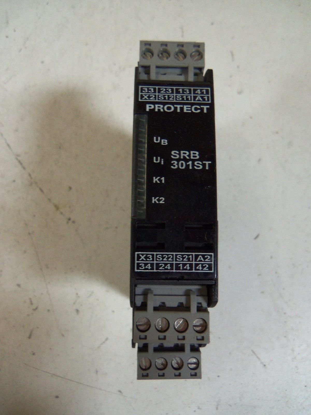 SCHMERSAL SRB 301ST-24V SAFETY REALY *NEW NO BOX*