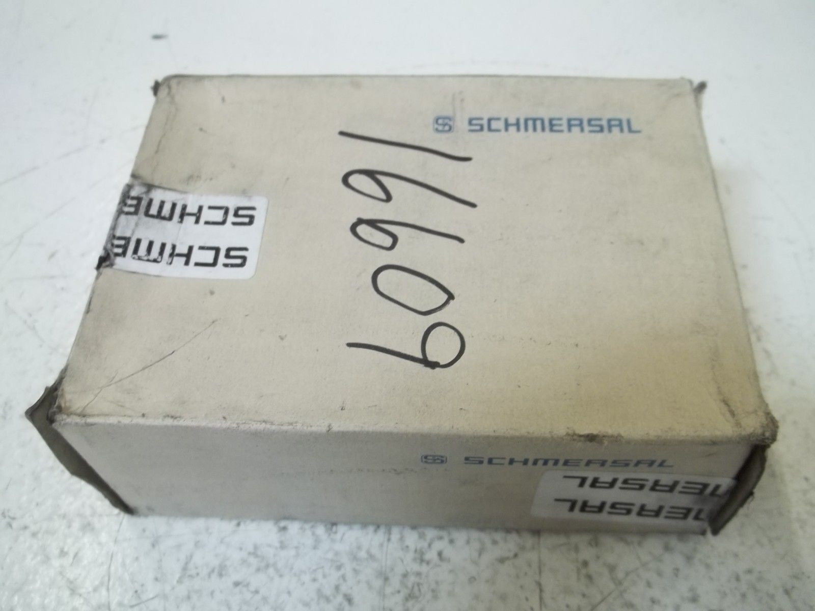 SCHMERSAL SRB302X3-24/115V *NEW IN BOX*