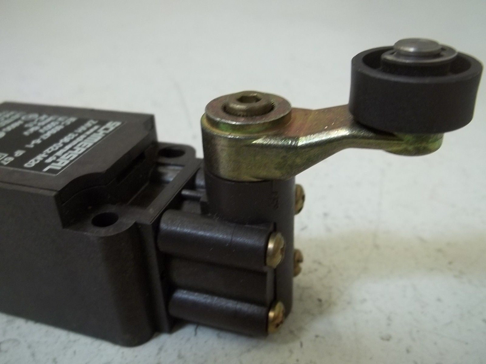 SCHMERSAL Z4VH336-02Z-M20 ROLLER LEVEL LIMIT SWITCH *NEW NO BOX*