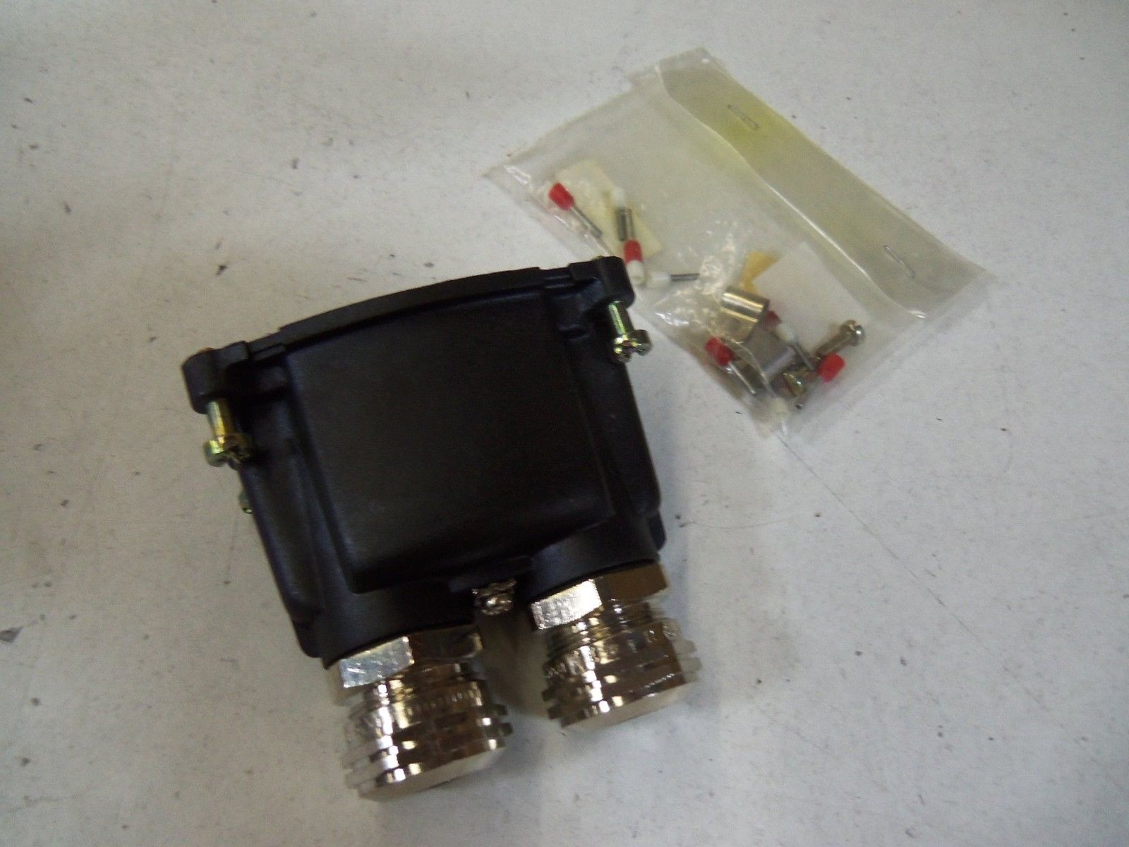 SCHNEIDER AUTOMATION TBXBLP0 *NEW IN BOX*