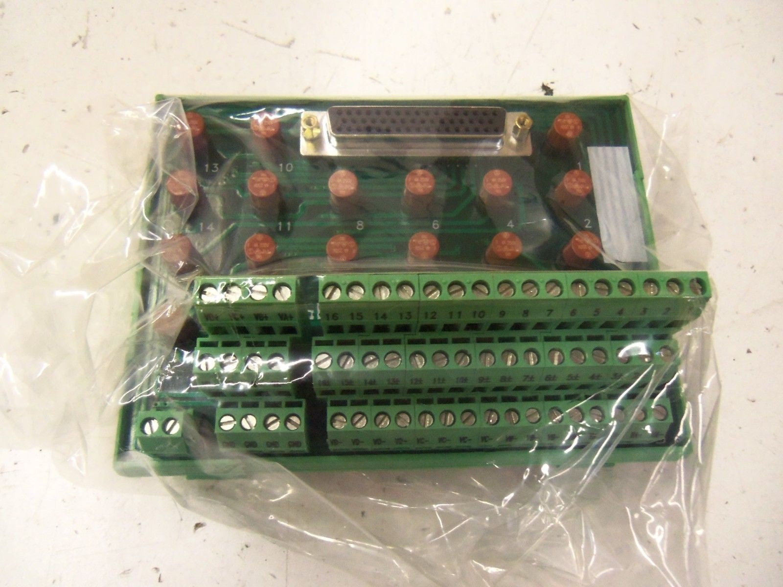 SCHNEIDER AUTOMATION MODICON 140 CFG 016 00 DIGITAL OUTPUT BLOCK *NEW IN BOX*