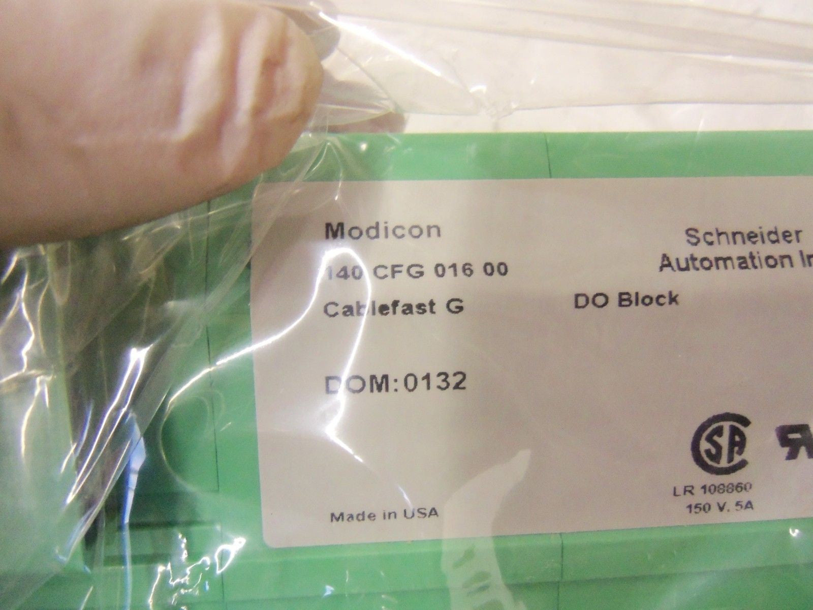 SCHNEIDER AUTOMATION MODICON 140 CFG 016 00 DIGITAL OUTPUT BLOCK *NEW IN BOX*