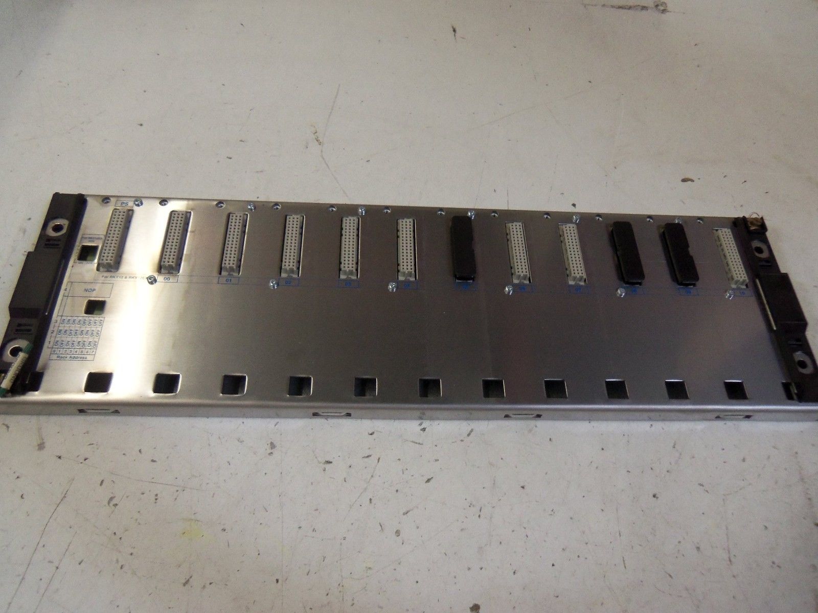 SCHNEIDER AUTOMATION TSXRKY12  12 SLOT CHASSIS *USED*