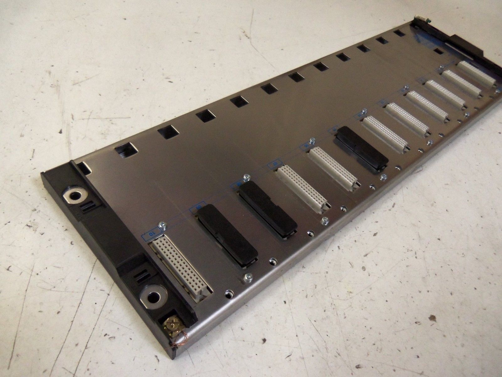 SCHNEIDER AUTOMATION TSXRKY12  12 SLOT CHASSIS *USED*