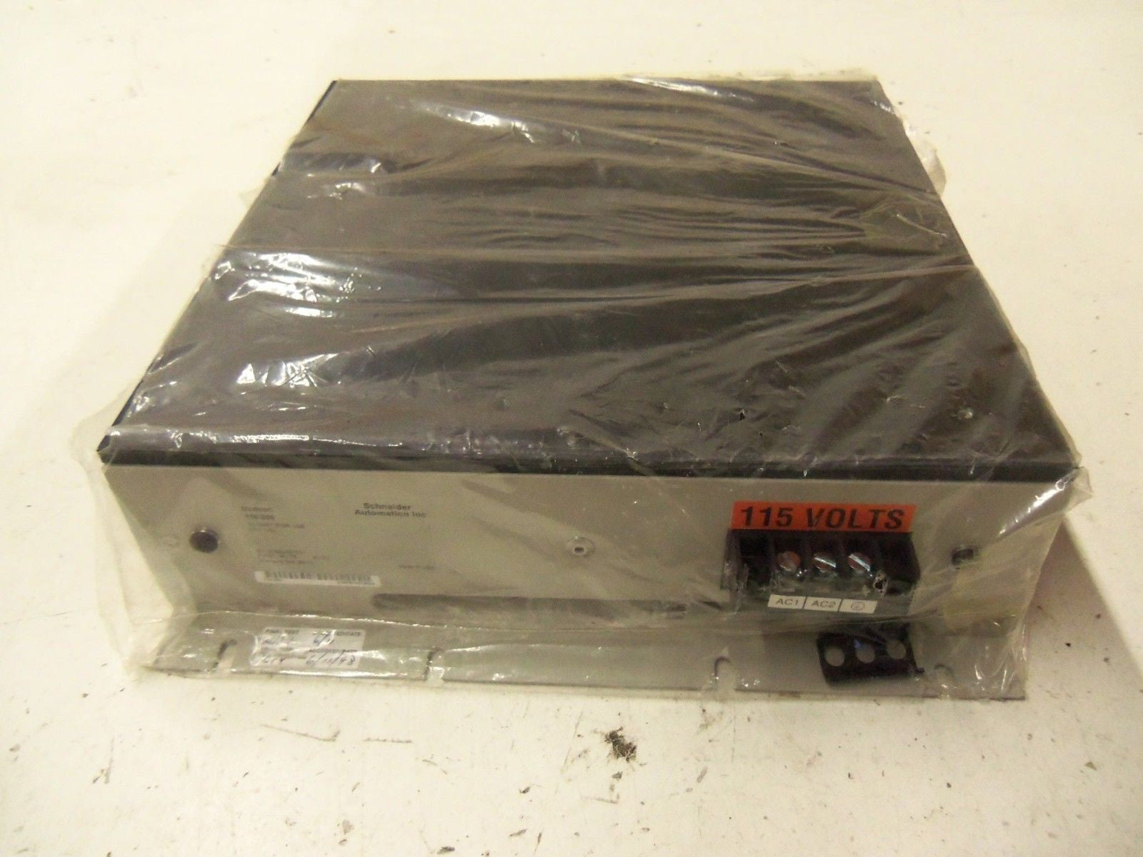 SCHNEIDER AUTOMATION 110-200 *NEW NO BOX*